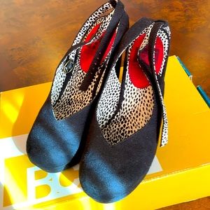 Black wedge sandal. Size 7.